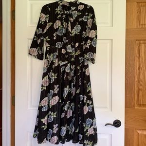 Dainty Jewells black floral midi dress with 3/4 sleeves and back zipper. Size S